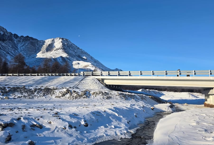 В Магаданской области завершено строительство моста через реку Аган